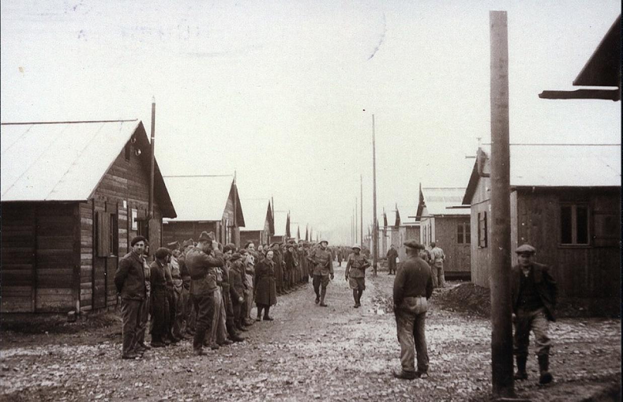Büren an der Aare, 1940/41, Appell im »Concentrationslager« Büren an der Aare, Privatarchiv Jürg Stadelmann
