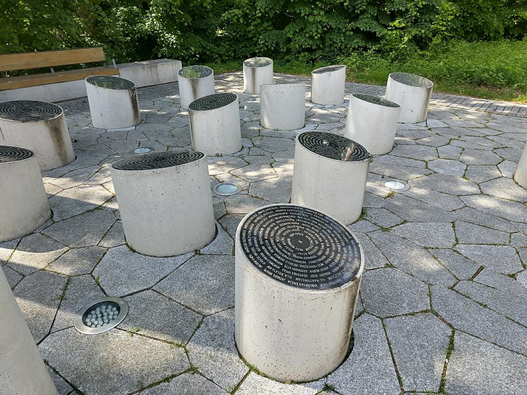Wald von Spengawsken, 2026, Stylized tree trunks bearing the names of victims, Stiftung Denkmal