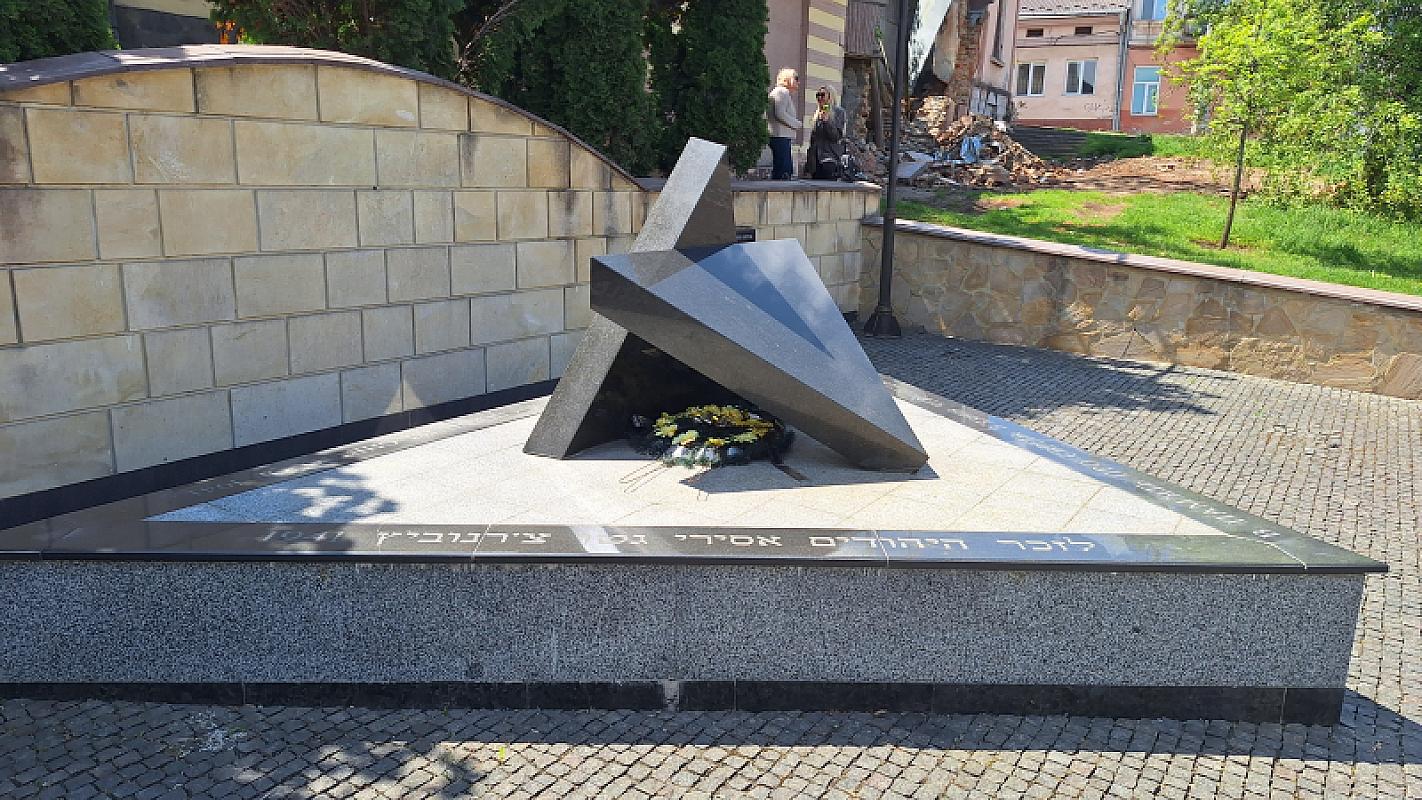 Czernowitz, 2026, Detailansicht des Denkmals von 2016, Stiftung Denkmal