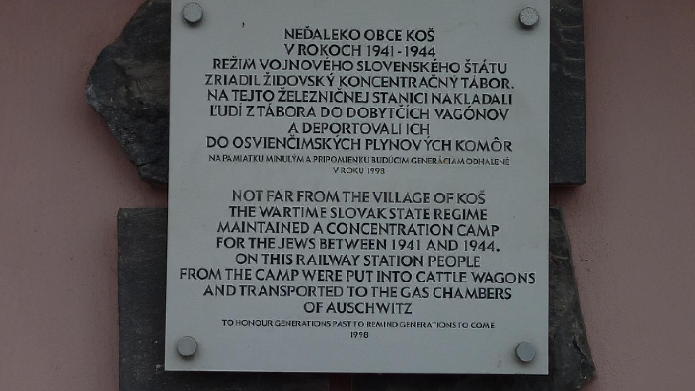 Nováky, 2012, Gedenktafel am Bahnhof, Stiftung Denkmal