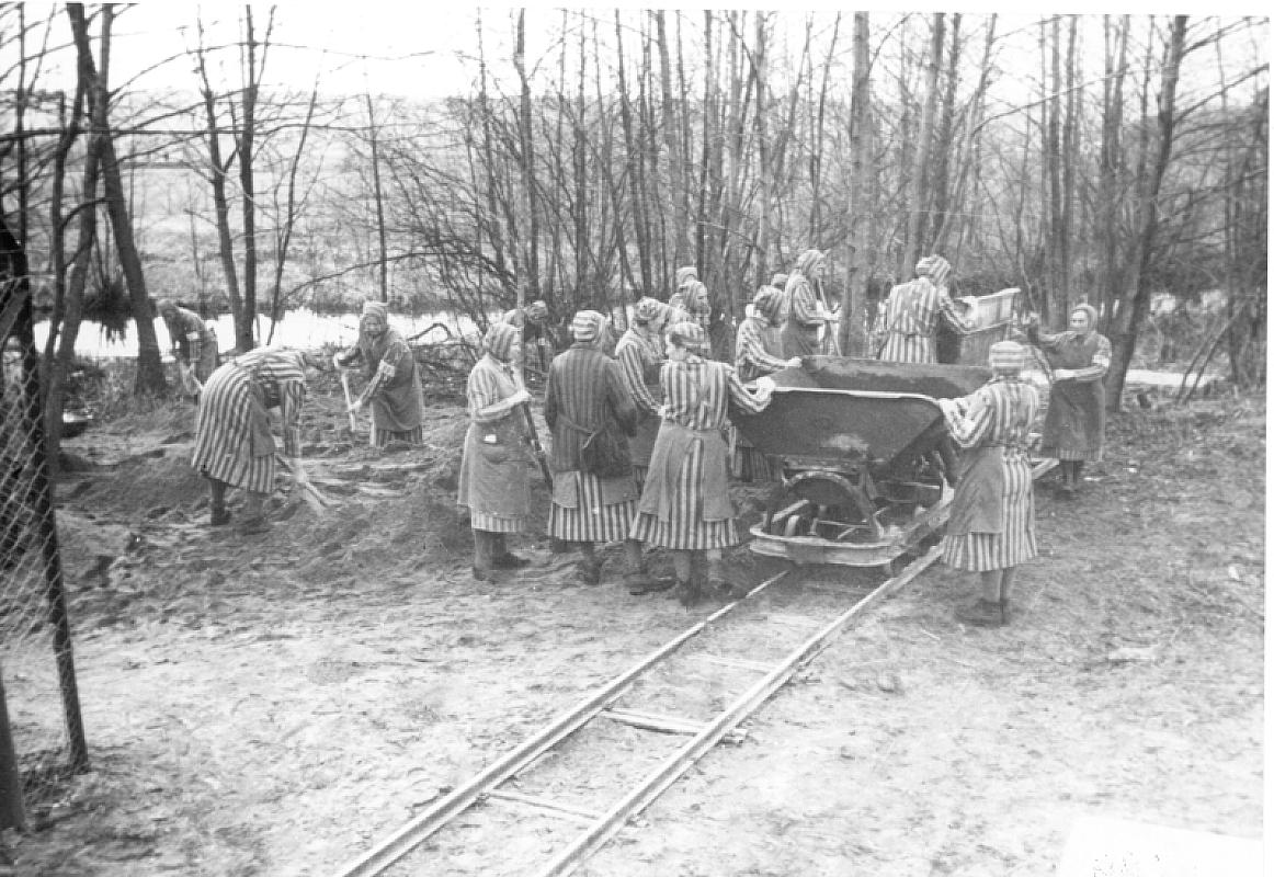 Ravensbrück, 1941, Photo from a propaganda album on the Ravensbrück concentration camp, some of the women have been identified: Änne Dickmann (1908–2004) (3rd from the left), Marie Podding (1894–1965) (on the right) und Erna Flader (1910–1960) (3rd from the right), Mahn- und Gedenkstätte Ravensbrück