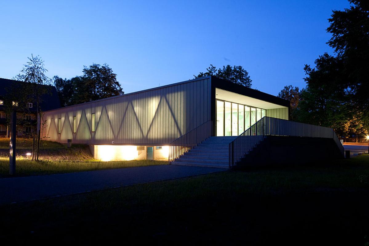 Ravensbrück, 2010, The visitor centre in the evening, Johannes-Maria Schlorke
