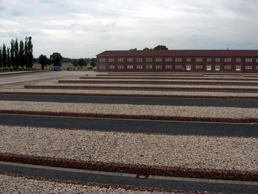 Neuengamme, 2007, Markierung der Barackenstandorte, KZ-Gedenkstätte Neuengamme