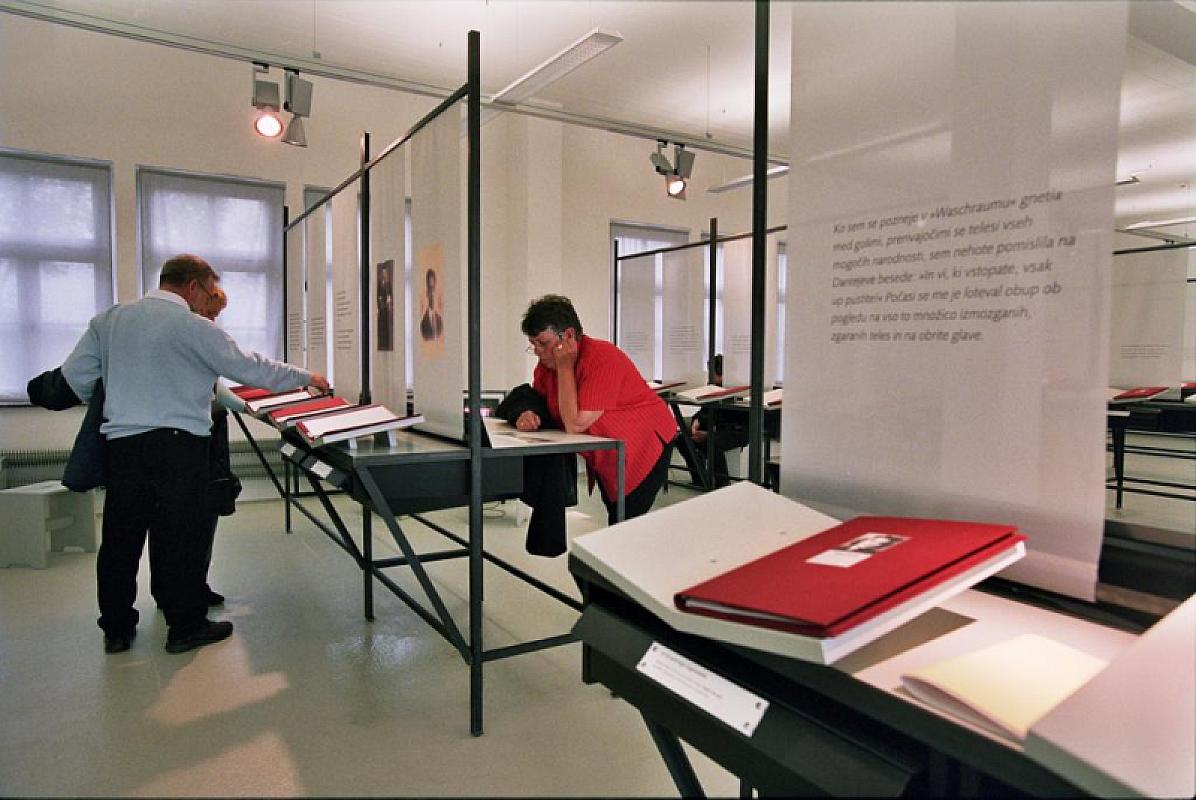 Neuengamme, 2005, Blick in die Hauptausstellung, KZ-Gedenkstätte Neuengamme, Michael Kottmeier, agenda